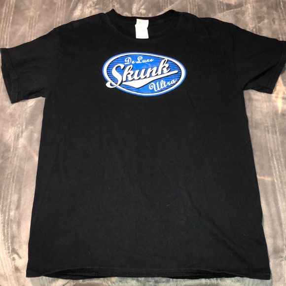 Gildan Other - Medium Golden Heavy Cotton De Luxe Skunk Ultra Tee